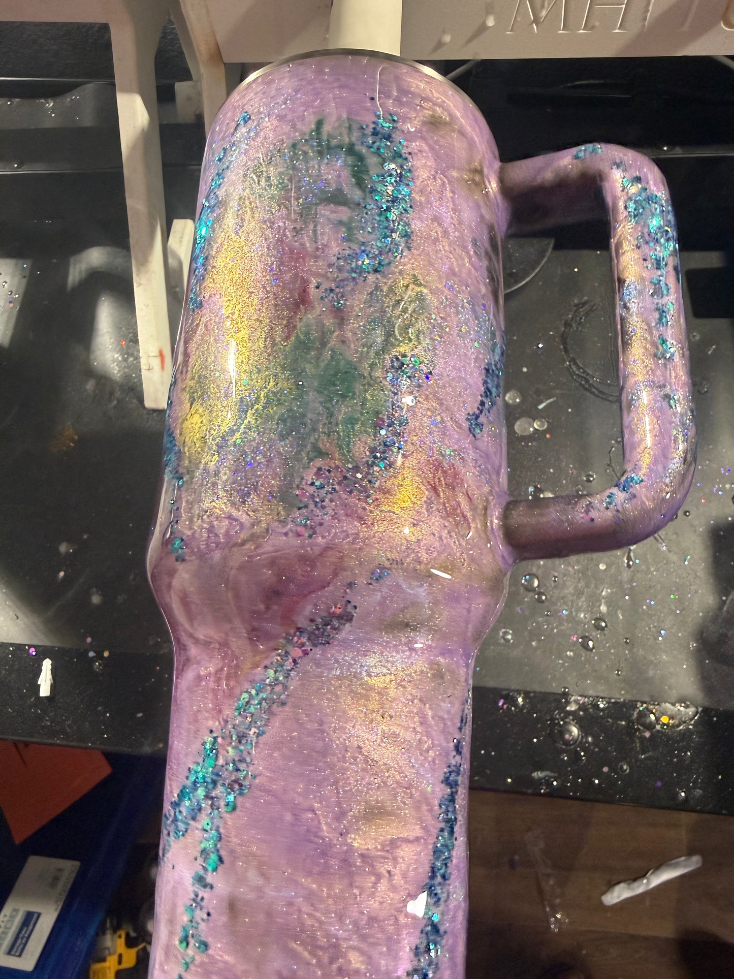 40oz Tipsy Big Betty Glow