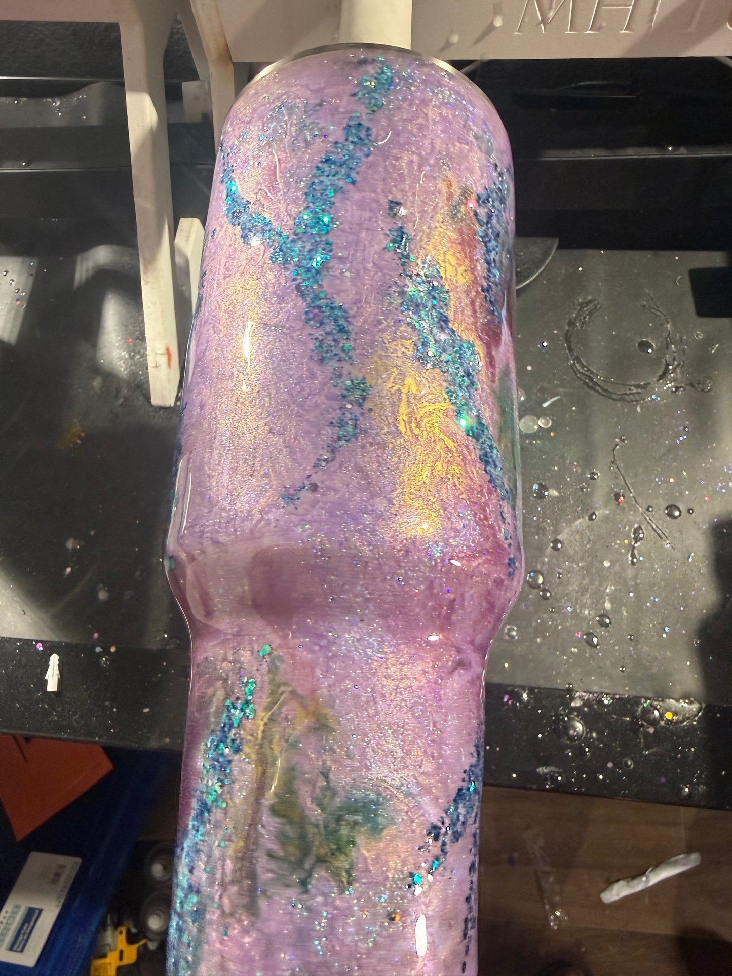 40oz Tipsy Big Betty Glow
